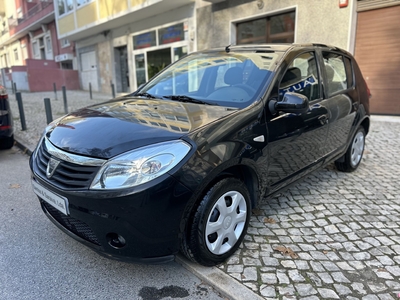 Dacia Sandero 1.2 16V Pack com 100 000 km por 7 200 € Santos e Saraiva Lda | Lisboa