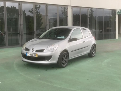 Renault Clio 1.5 dCi Dynamique por 5 450 € MotasAuto - Stand | Porto