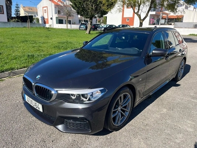 BMW Serie-5 520 d Pack M Auto com 128 115 km por 32 990 € Auto Recta da Fresca | Lisboa