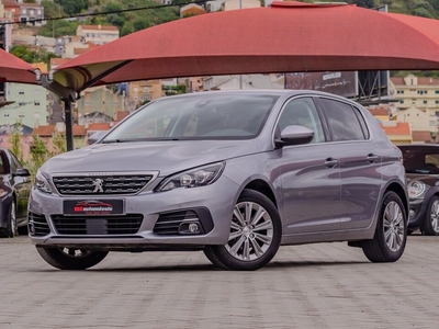 Peugeot 308 1.2 PureTech Allure Pack com 53 163 km por 18 490 € YAS Automóveis | Lisboa