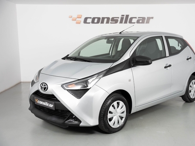 Toyota Aygo 1.0 X-Play Plus com 15 029 km por 12 980 € Stand Massama Norte | Lisboa
