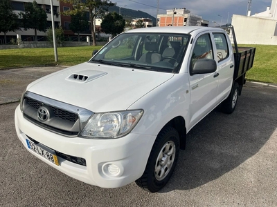 Toyota Hilux 2.5 D-4D 4WD CD CM PM+AC com 349 521 km por 16 950 € Auto Recta da Fresca | Lisboa