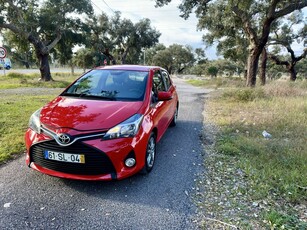 Toyota Yaris 1.0 VVT-i Nossa Senhora Da Vila, Nossa Senhora Do Bispo E Silveiras •