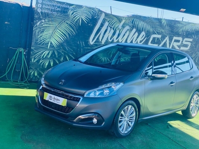 Peugeot 208 1.6 BlueHDi Allure por 14 750 € Uniquecars | Lisboa