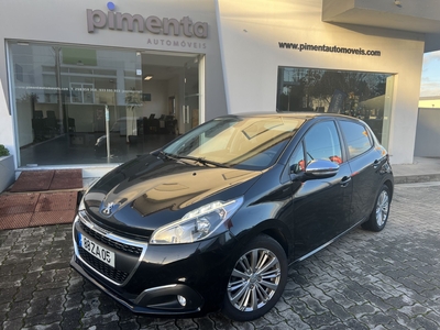 Peugeot 208 1.2 PureTech Signature com 102 000 km por 13 900 € Pimenta Automóveis | Viana do Castelo