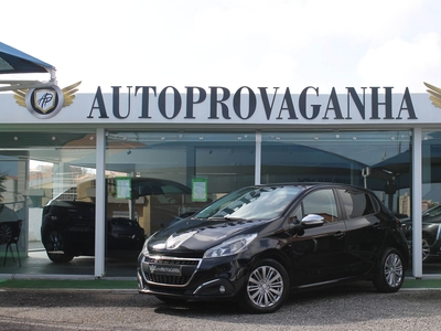 Peugeot 208 1.2 PureTech Signature com 131 613 km por 13 900 € AutoProvaganha | Lisboa