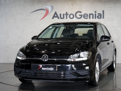 Volkswagen Golf 1.6 TDi Trendline com 132 231 km por 17 990 € AutoGenial Comércio de Automóveis, Lda | Porto