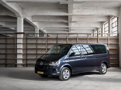 Volkswagen Multivan 2.0 TDI BM L.Comf.DSG com 13 000 km por 44 500 € Retrospective Garage | Lisboa