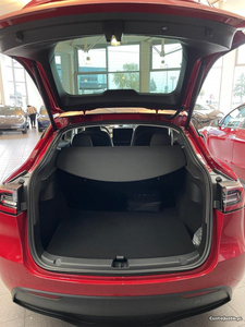 Tesla Model Y Long Range AWD sensores estacionamento