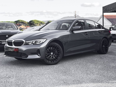 BMW Serie-3 330 e Corporate Edition Auto com 43 000 km por 32 900 € Conventauto | Lisboa