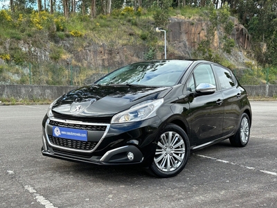 Peugeot 208 1.5 BlueHDi Signature com 103 025 km por 13 990 € CA Automóveis | Braga