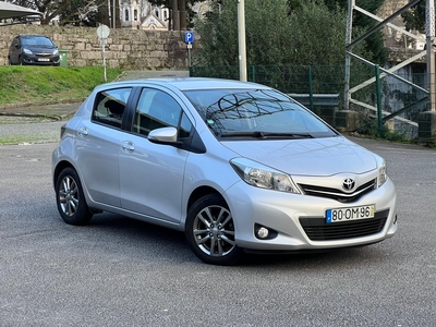 Toyota Yaris 1.0 VVT-i Co.+PS+P.Techno por 11 500 € Rimamundo | Porto
