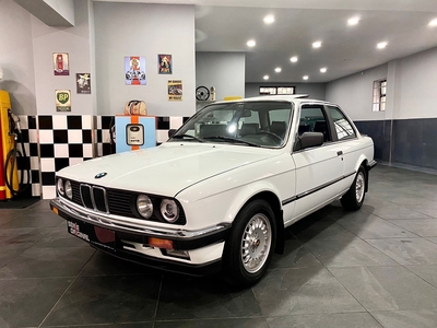 BMW Serie-3 320 i com 85 000 km por 25 950 € Serie Original Matosinhos | Porto