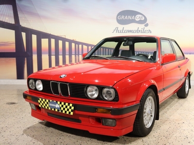 BMW Serie-3 318 iS com 184 000 km por 18 950 € Granacar Stand 1 | Lisboa