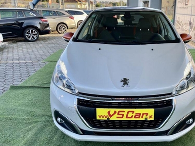 Peugeot 208 Outro