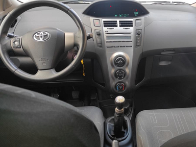 Toyota Yaris 1.0 Gasolina