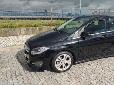 Mercedes Classe B B 180 CDi BlueEfficiency Edition por 15 500 € Porto Clássico | Porto