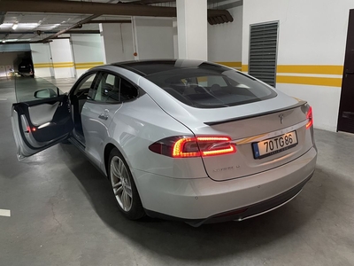 Tesla s 60 supercharger e spotify gratuito , para toda a vida do carro