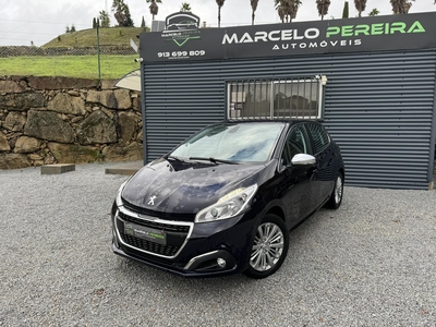 Peugeot 208 1.2 PureTech Allure EAT6 por 12 500 € Marcelo Pereira Automóveis | Porto