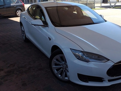 Tesla Model S 90D por 27 990 € ElectricDrive | Leiria