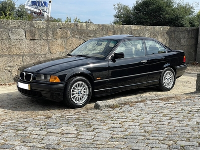 BMW Serie-3 318 iS por 19 900 € departamento clássico | Porto