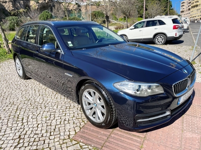 BMW Serie-5 520 d Line Luxury Auto com 215 000 km por 17 890 € Stand Mendescar | Lisboa