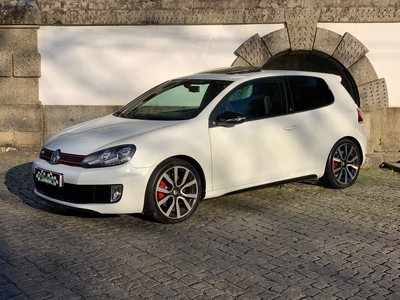 Volkswagen Golf 2.0 TSi GTi por 15 990 € Brigla Motors | Braga