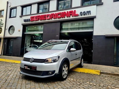 Volkswagen Touran 1.2 TSi Confortline 5L por 11 950 € Serie Original | Porto