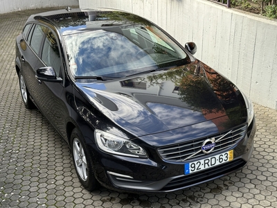 Volvo V60 2.0 D2 Kinetic por 13 900 € Maxauto Carcavelos | Lisboa