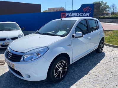 Dacia Sandero 1.2 16V Comfort Bi-Fuel por 7 980 € Famocar | Braga