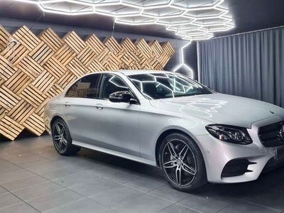 Mercedes Classe E 220 AMG, Painel Digital Full Extras