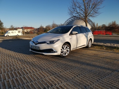 Toyota auris ts hybrid exclusive full extras