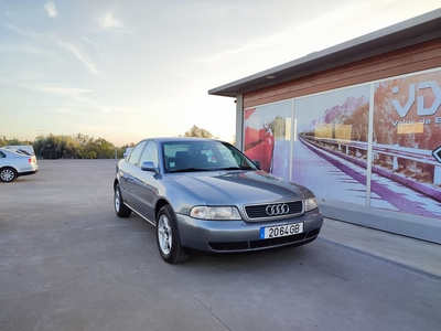 Audi A4 1.9 TDI + com 318 000 km por 3 450 € VDE | Leiria