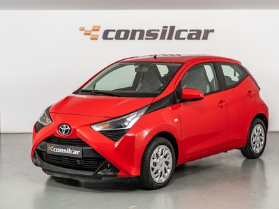 Toyota Aygo 1.0 X-Play Plus com 11 355 km por 13 980 € Stand Massama Norte | Lisboa