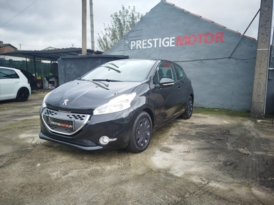 Peugeot 208 1.4 e-HDi Access 2-Tronic por 9 900 € Prestige Motor | Porto