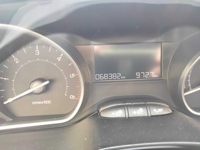 Peugeot 208 1.6 HDI de 2018 com 68.600 km.