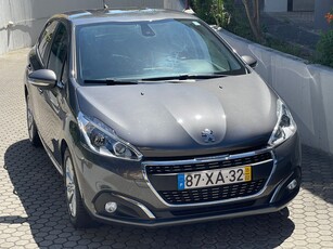 Peugeot 208 1.5 BlueHDi Signature com 102 934 km por 11 450 € Maxauto Carcavelos | Lisboa