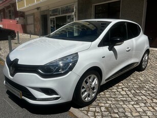 Renault Clio 0.9 TCe Limited com 70 000 km por 12 600 € Santos e Saraiva Lda | Lisboa