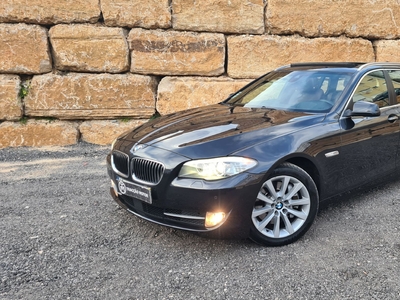 BMW Serie-5 525 d Line Luxury Auto com 249 720 km por 21 400 € Tracção Motor | Lisboa