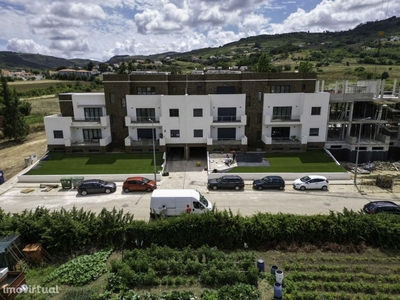 T4+1 Duplex Empreendimento Quinta da Venga com 2 terraços e 2 lugares de estacionamento