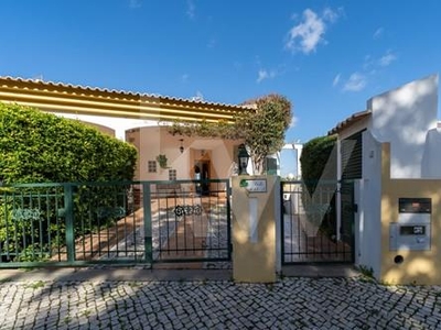 Villa in Albufeira with four bedrooms and pool