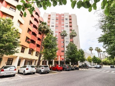 Apartamento T4 para arrendar em Carnide, Lisboa