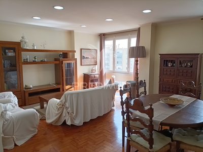 Apartamento T5 com 120 m2 em Olivais - Lisboa