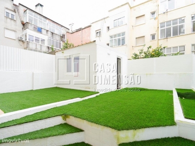 Apartamento T1, totalmente remodelado, com Terraço e Anex...