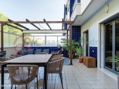 Apartamento T3 praticamente novo, com terraço e garagem i...