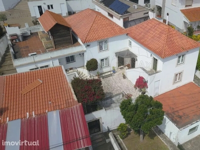 Casa para comprar em Santo António dos Cavaleiros, Portugal