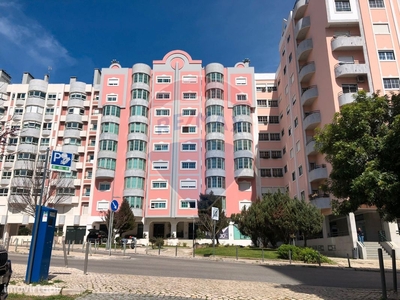 Apartamento T4+1 duplex, junto ao rio, no Porto