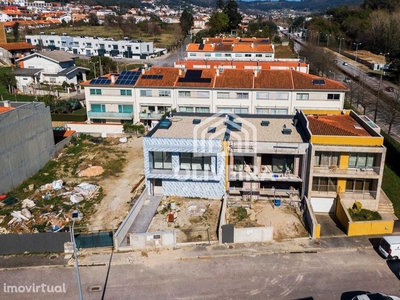 Moradia T3+1 Individual em Construção, Sande Vila Nova, Guimarães