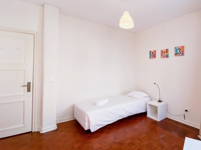 Aluga-se quarto numa residência na Estrela, Lisboa