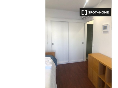 Aluga-se quarto em apartamento de 8 quartos em Paranhos, Porto